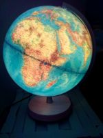 Beleuchteter Globus Durchmesser 30cm Gesamthöhe 40 cm Niedersachsen - Sehnde Vorschau
