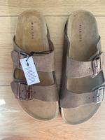 Unpaare Schuhe: Sandalen Re 41, Li 42 Kiel - Hasseldieksdamm Vorschau