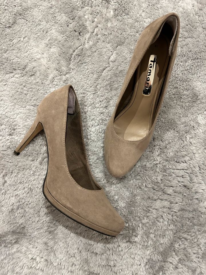 Tamaris Pumps High Heels taupe beige Größe 41 velours in Bestwig