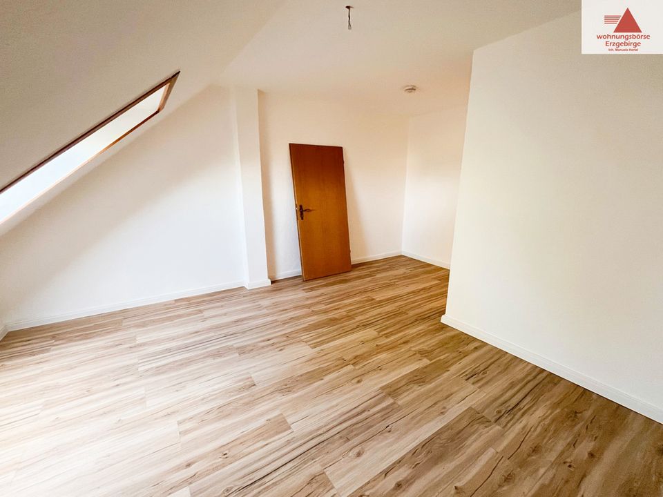 Ganz frisch renovierte 3-Raum-Dachgeschosswohnung auf der Parkstraße in Annaberg! in Annaberg-Buchholz