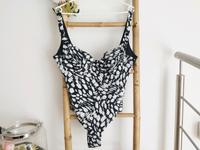 XXL 54 bikini Beachwear Badeanzug schwarz weiß Cup C D Sachsen-Anhalt - Genthin Vorschau