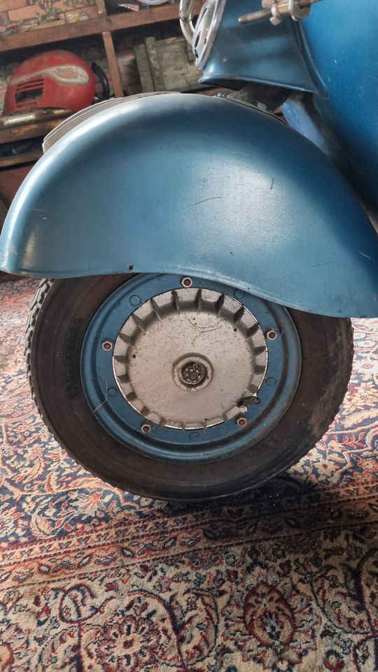 Vespa 150  als Restaurationsobjekt in Bergneustadt