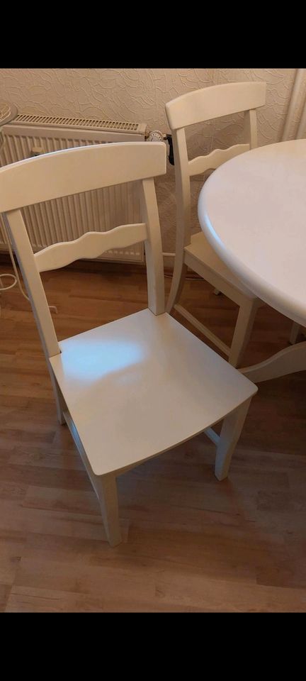 IKEA Esstisch und 4 Stühle in Lübeck