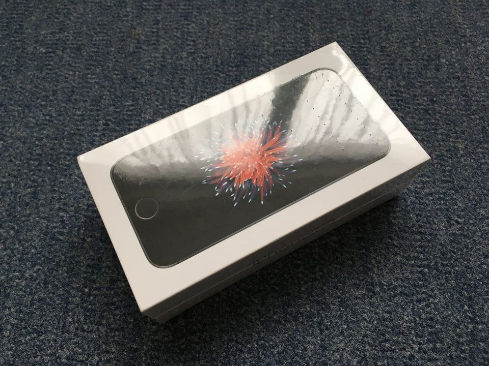 NEU Apple iPhone SE Space Gray 128 GB 1. Generation OVP RAR Handy in Centrum