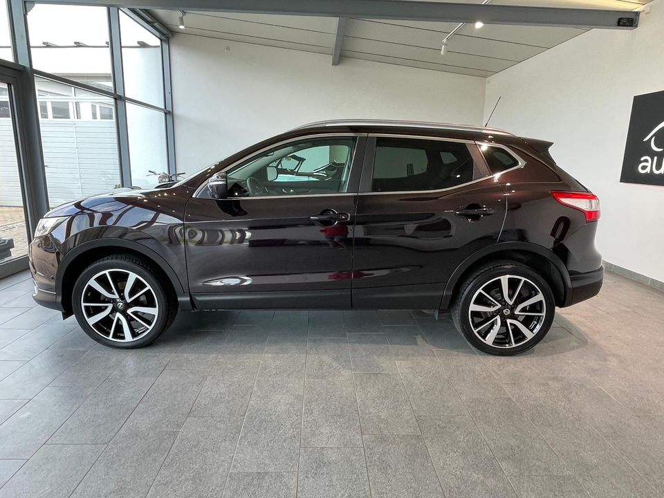 Nissan Qashqai 1.6 dCi 4x4 LED Navi Panorama AHK in Barchfeld