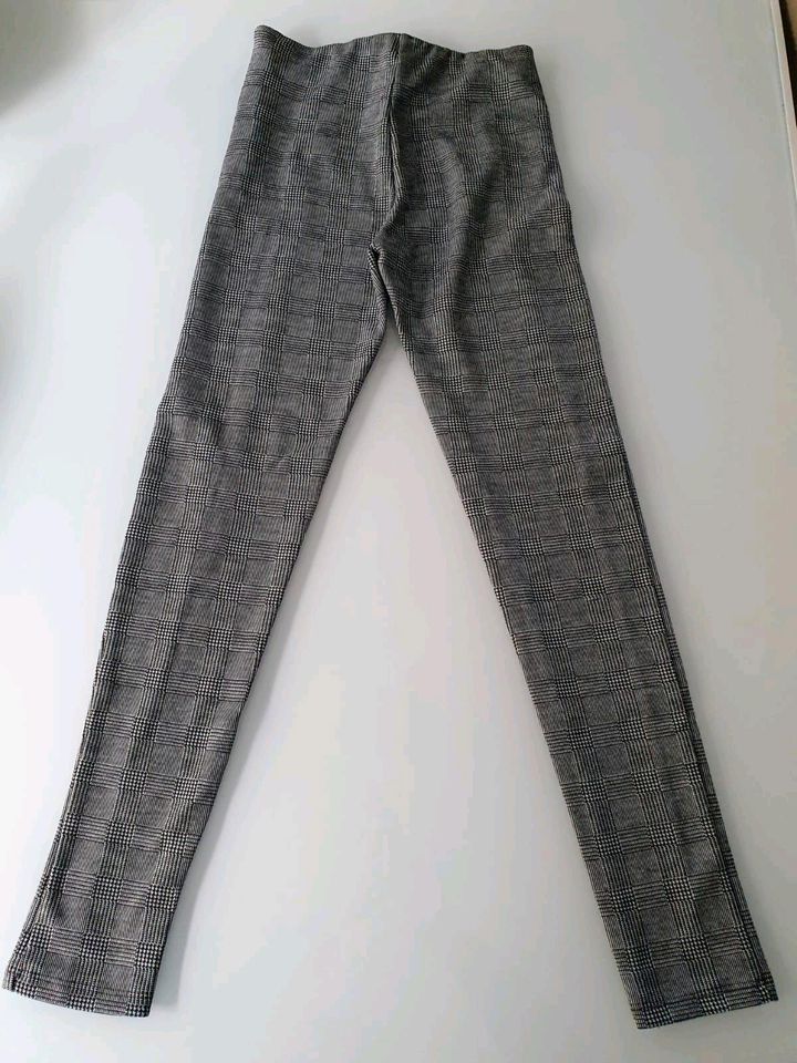 Kinder Mädchen Hose Leggins kariert schwarz weiß H&M 140 152 in Aachen