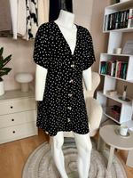 Gepunktetes Kleid mit Fledermaus Ärmeln und Knopfreihe Dresden - Neustadt Vorschau