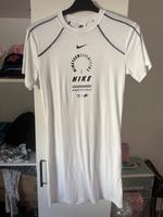 Nike Sportswear Short-Sleeve Kleid Sachsen-Anhalt - Blankenburg (Harz) Vorschau