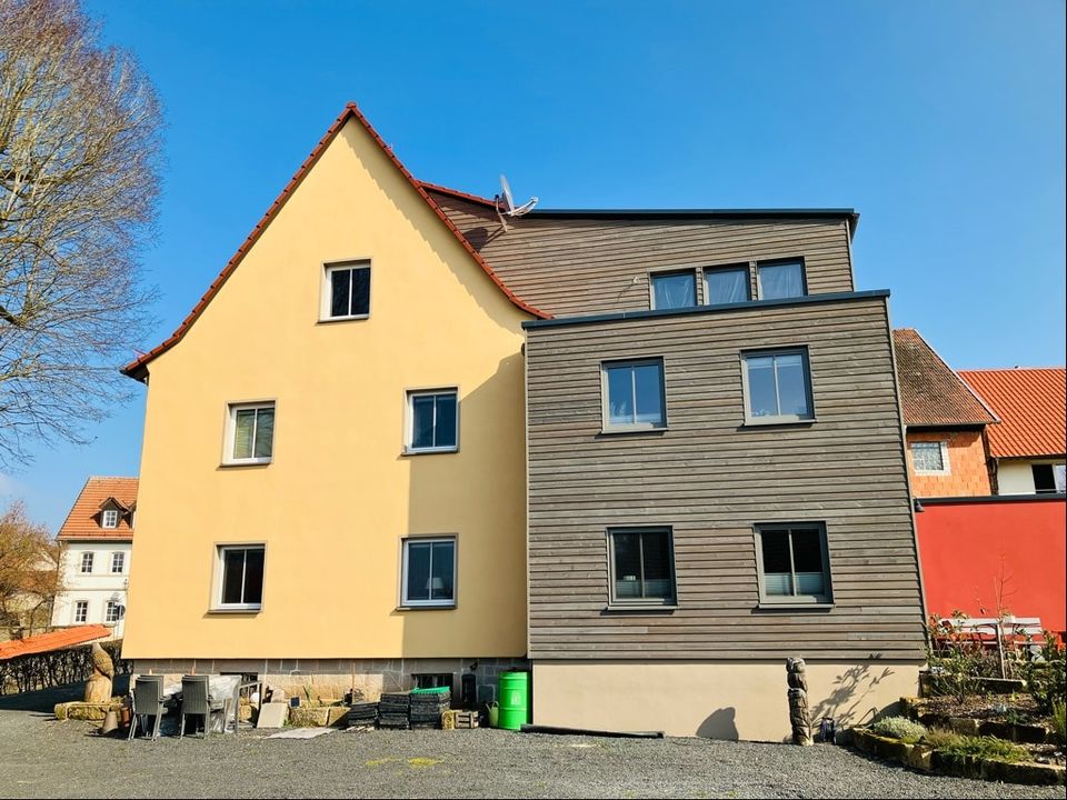 EINZIGARTIGE LAGE: Umfassend energetisch modernisiertes Haus mit 4 Wohnungen und sonnigem Garten im altstadtnahen Grün! in Ebern