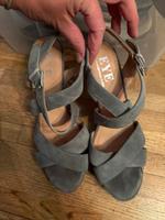 Eye Sandalen Leder grau 42 neuwertig Kr. Dachau - Petershausen Vorschau