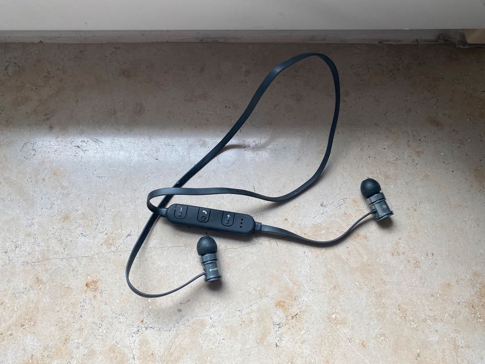 In Ear Bluetooth Sport Kopfhörer Headphones Bluedio Estavel Bests in Frankfurt am Main