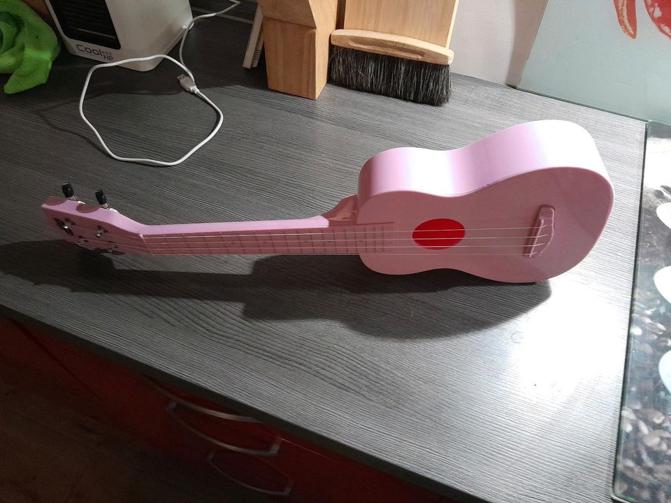 Spielzeug Gitarre zu verschenken in Mönchengladbach