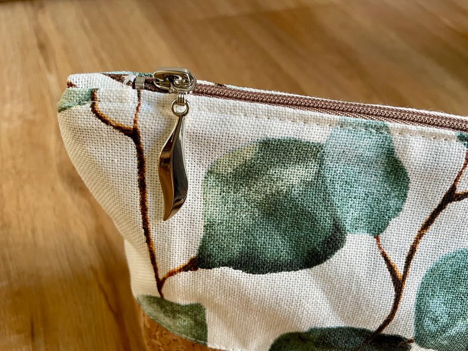 Kosmetiktasche handmade Eukalyptus Kork in Flensburg