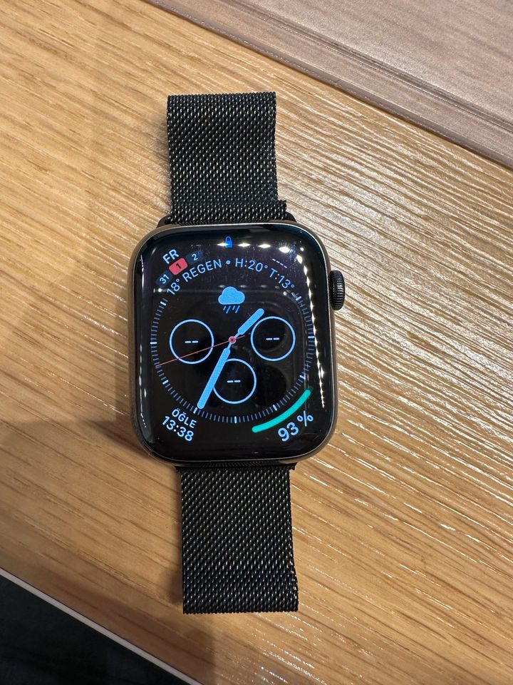 Apple Watch 7 45mm Milanaise in Duisburg