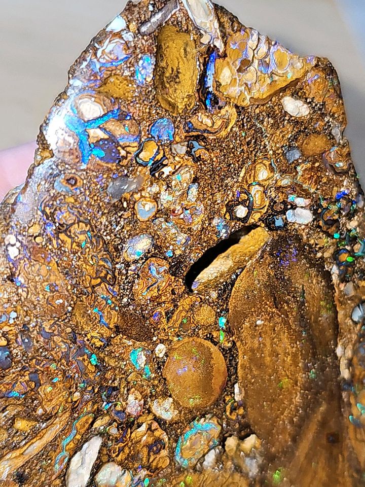 478ct Boulder Opal Anschliff Australien, tolle Muster in Haar