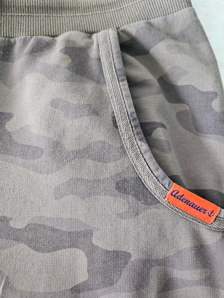 SUCHE Adenauer Sofa Hippie Hyppie Jogging Hose XL camouflage in Heiligenhafen 