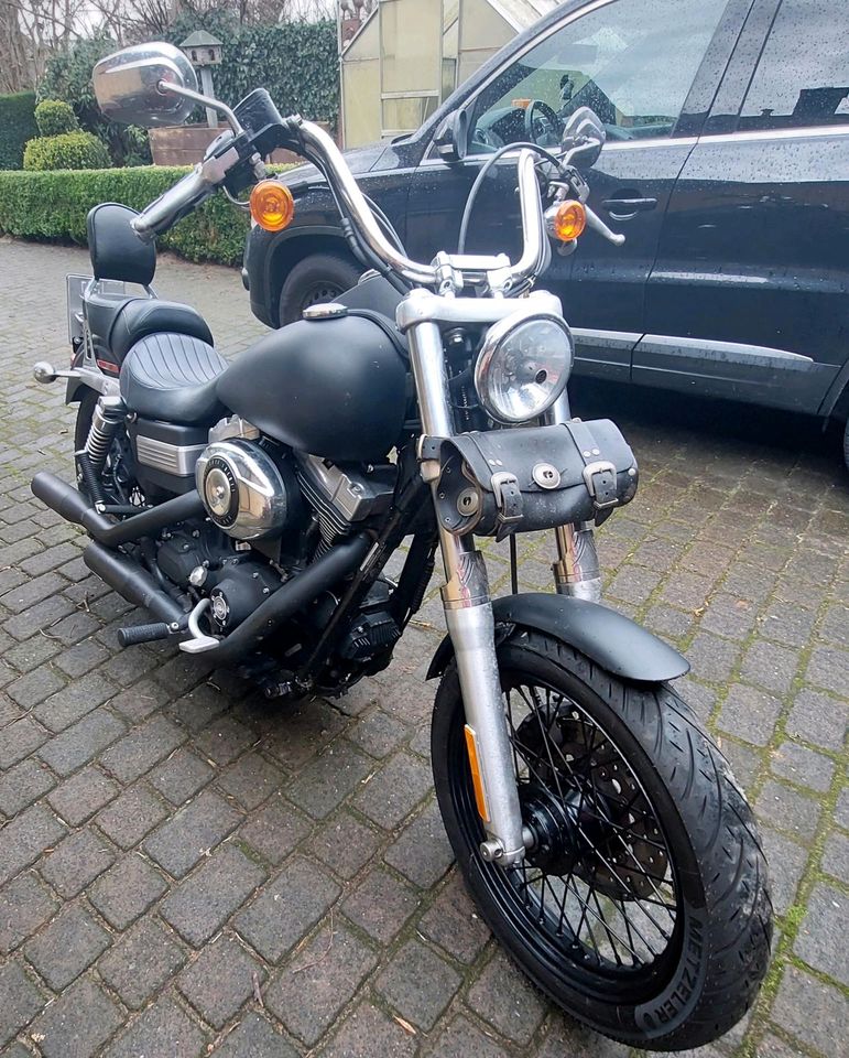 Harley Davidson FXDB Streetbob matt schwarz in Hanerau-Hademarschen