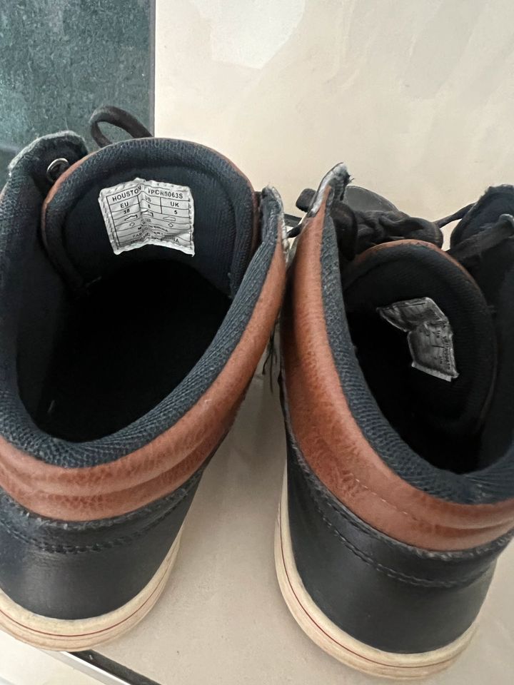 Levis Kinderschuhe 38 Turnschuhe Sneaker Jungs Halbstiefel in Leipzig