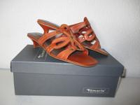 Tamaris Gr.39 Damen Pantolette mit Nieten Echt Leder papaya NEU Sachsen - Groitzsch Vorschau