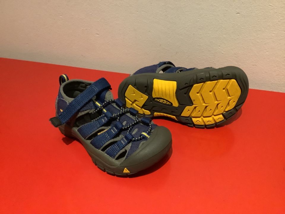 Dunkelblaue Keen Sandalen Gr. 29 mit gelber Sohle in Waltrop