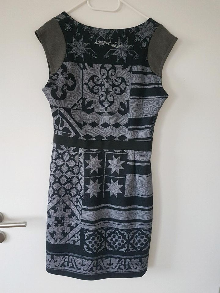 Kleid Desigual M in Berkheim