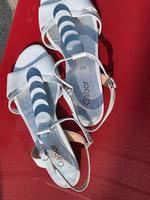 Sandalette von Gabor, Größe 40, neu, Echtleder, weiß-silber Hessen - Wiesbaden Vorschau