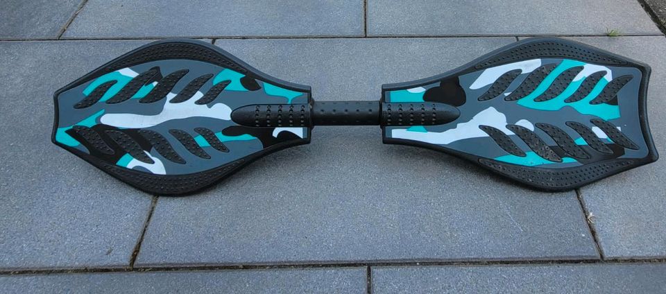 Waveboard blau schwarz in Faid