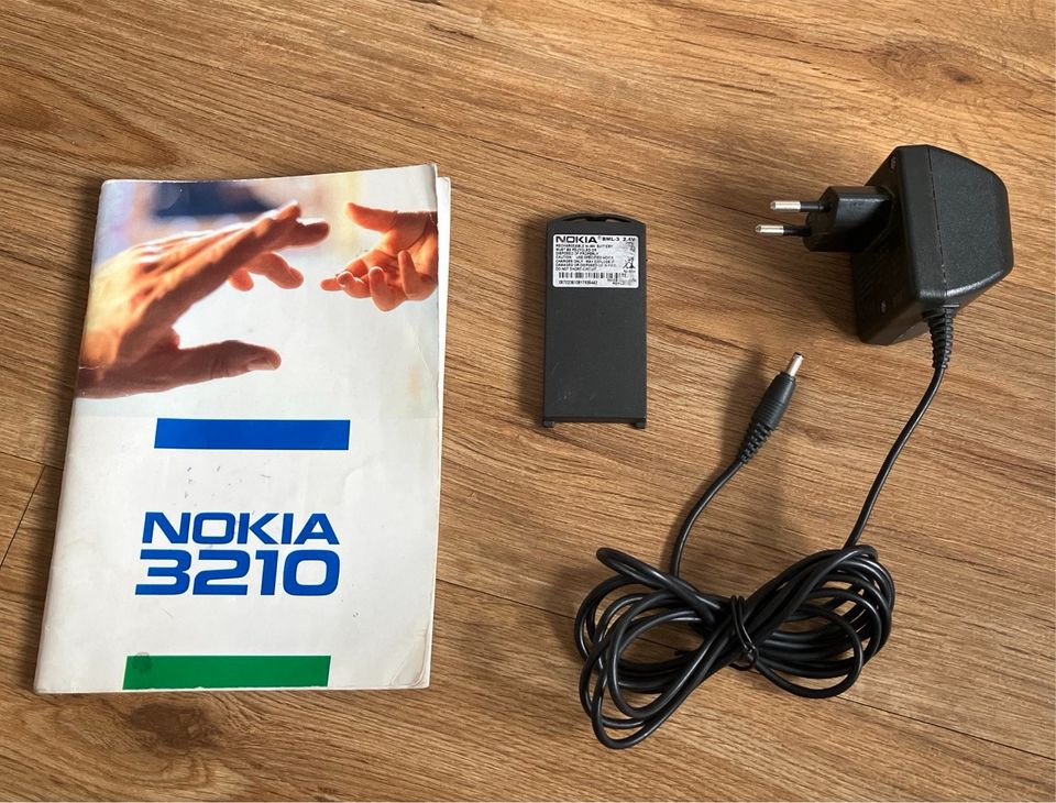 Nokia 3210 Vintage Zubehör: Akku, Anleitung, Ladegerät in Köln