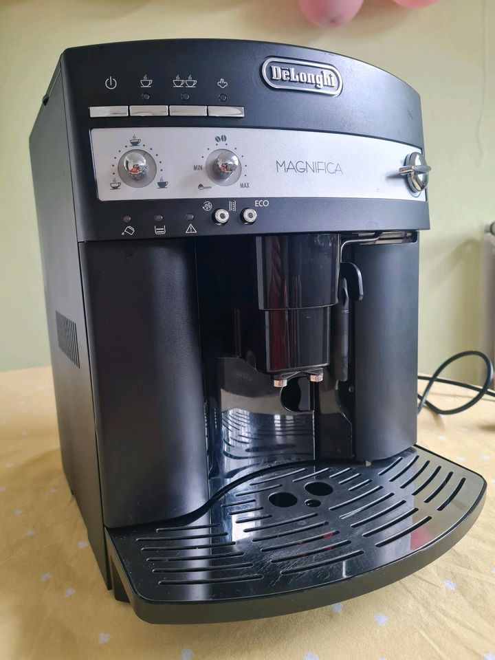 Kaffeevollautomat DeLonghi Magnifica in Hannover