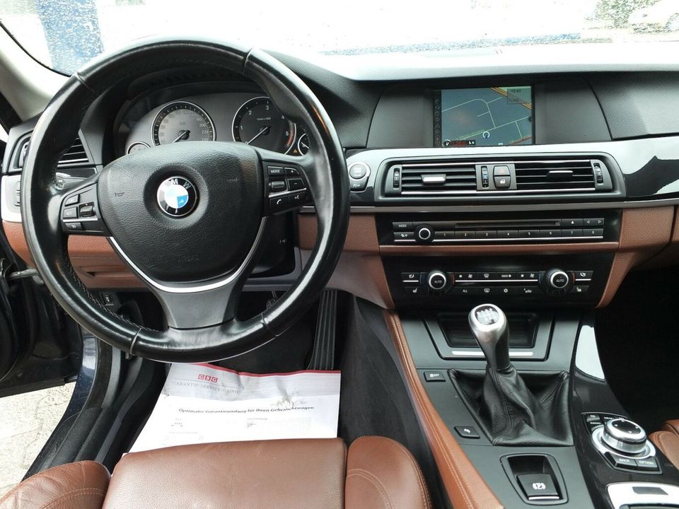 BMW 520D LEDER NAVI XENON PDC SHZ BUSINESS-PAKET in Köln