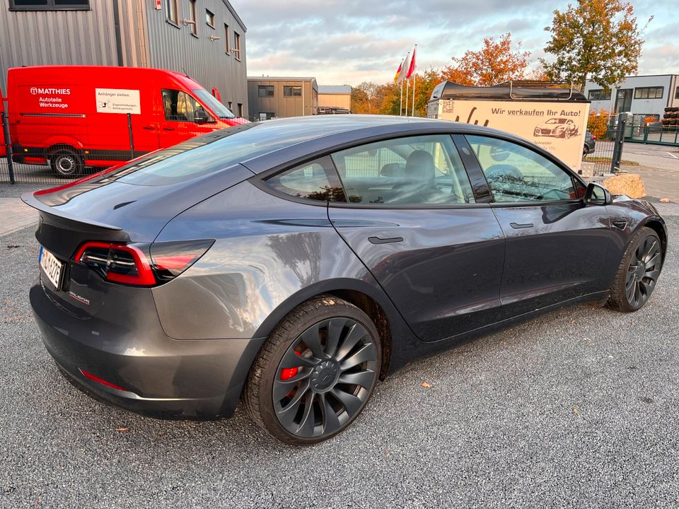 Tesla Model 3 1. HAND Allradantrieb Dual Motor Performance in Bargteheide