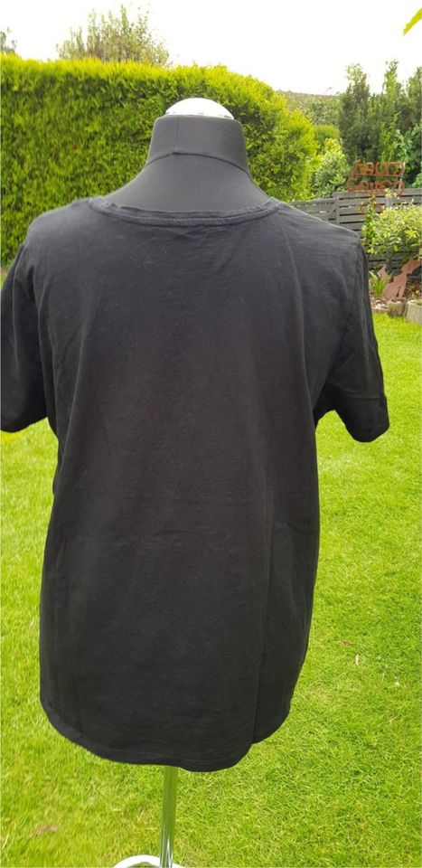 T-Shirt, schwarzes modernes T-Shirt, Gr. 50, super schönes Shirt in Schiffdorf