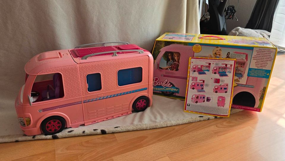 Barbie Wohnmobil und Camper mit Pool und Rutsche in Großbeeren
