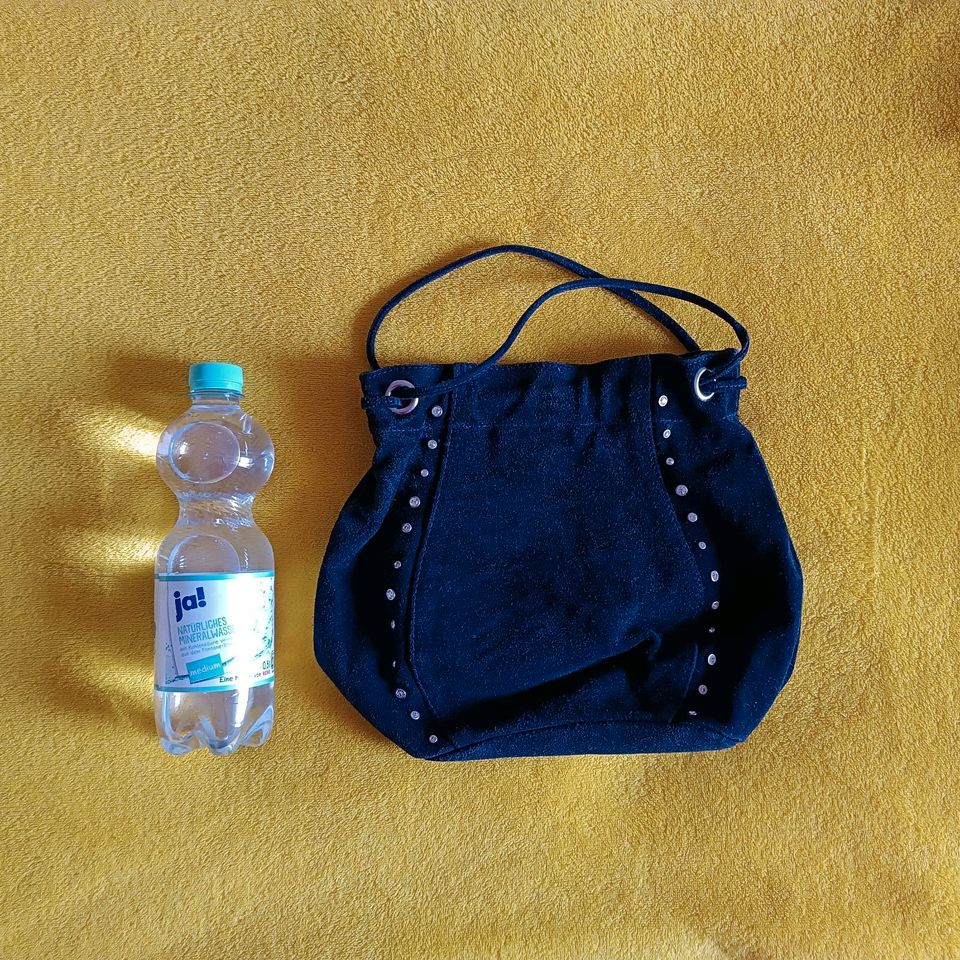 schwarze Handtasche mit Glitzersteinen in Leipzig