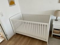 Babybett Kinderbett weiß inklusive Matratze verstellbar Hessen - Bischofsheim Vorschau