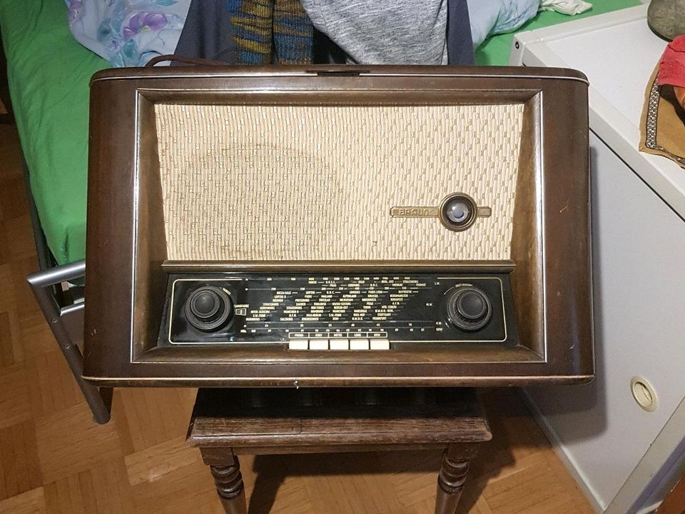 Radio Braun W300 Phono m. Plattenspieler. Restaurationsobjekt. in Stuttgart