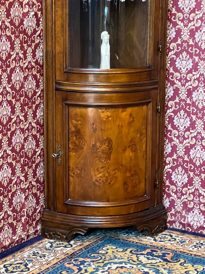 Biedermeier Eckvitrine Vitrine Nussbaum Barock Landhaus Rokoko Ec in Berlin