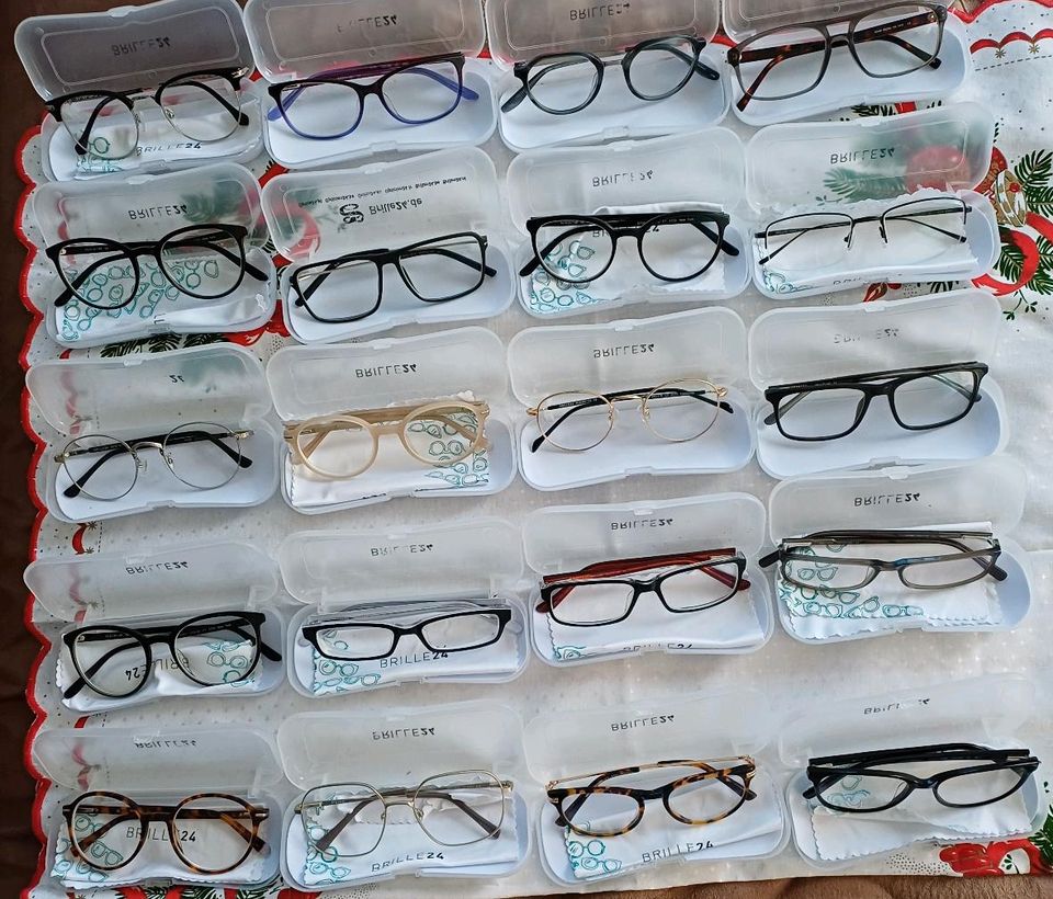 Sehbrillen in verschiedenen Formen und Stärken in Leipzig