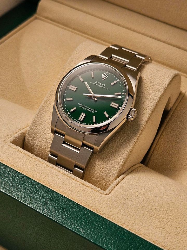 Rolex Oyster Perpetual 36 GRÜN, Fullset 2023, neuwertig, 126000 in Köln