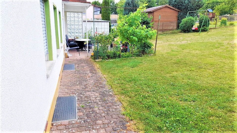 Gedern: Gepflegtes 2 FH mit sehr großem Garten in Wohnlage! in Gedern