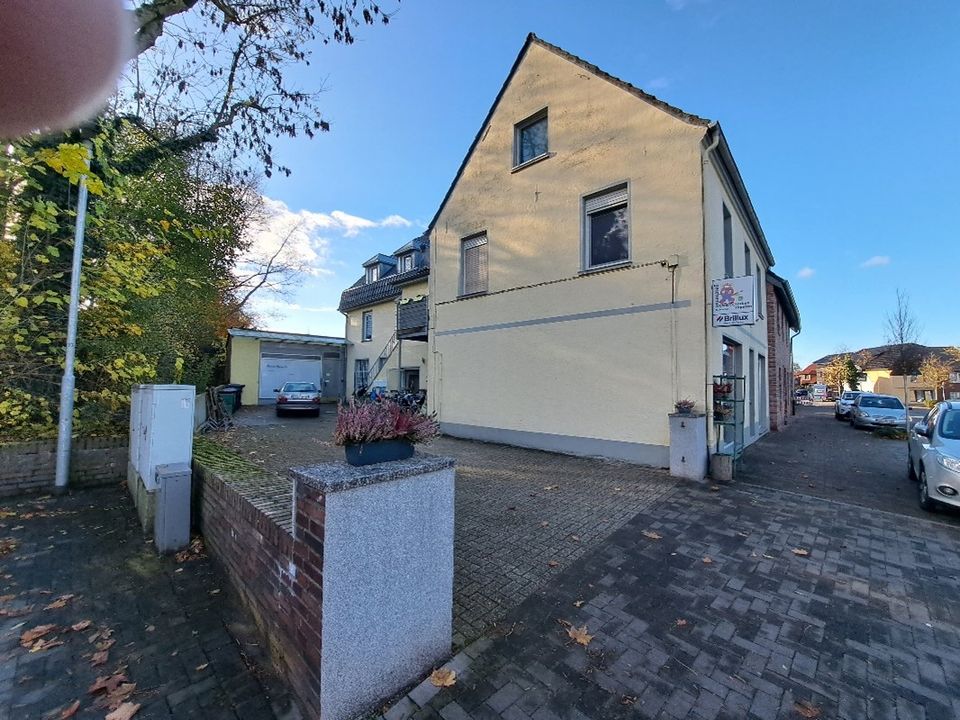 Mehrfamilienhaus mit Einzelhandel, 3 Wohnungen, Lagerhalle in Issum