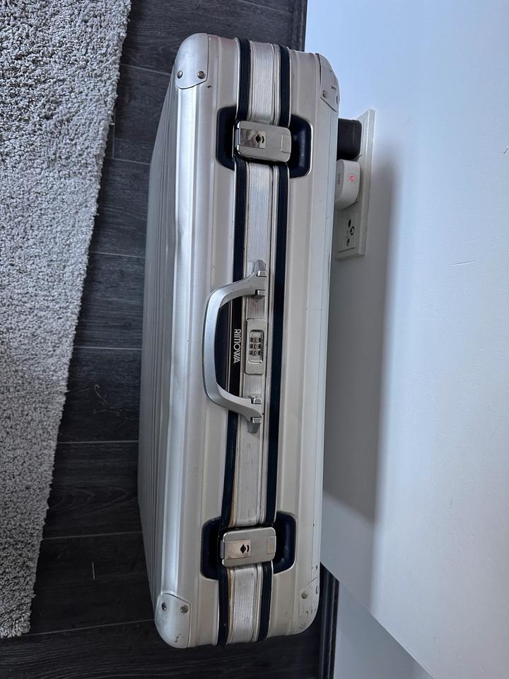 RIMOWA Silver Integral Koffer mit 2 Rollen - Recrafted Gutschein in Tönisvorst