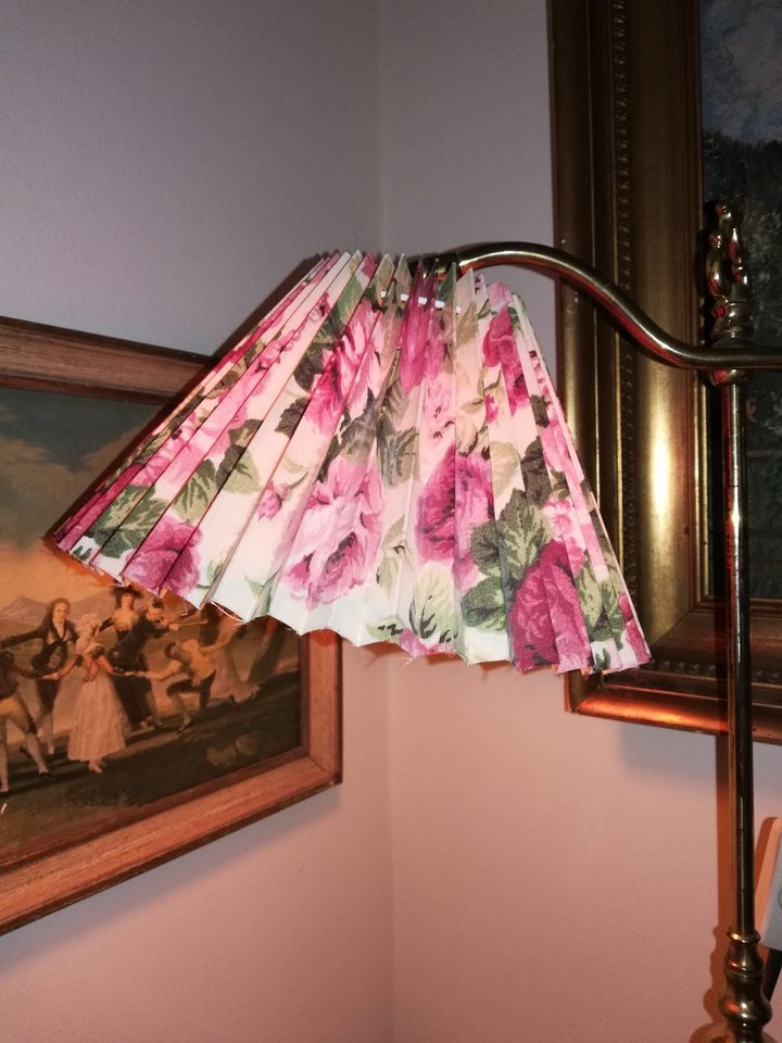 Vintage Tischlampe Plissee-Schirm mit Blumen Messing Original-Alt in München