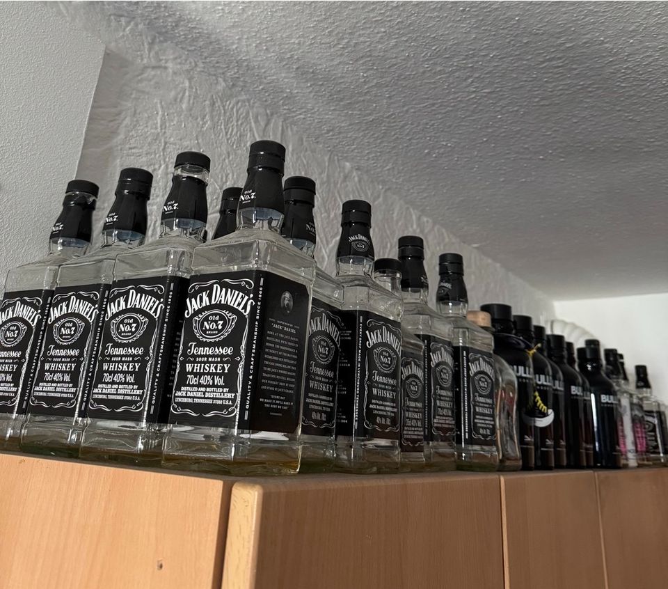 Leere Jacky Flaschen 19 Stück in Büdingen