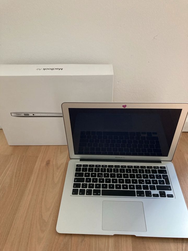 Apple Macbook Air 13“ Notebook in Berlin