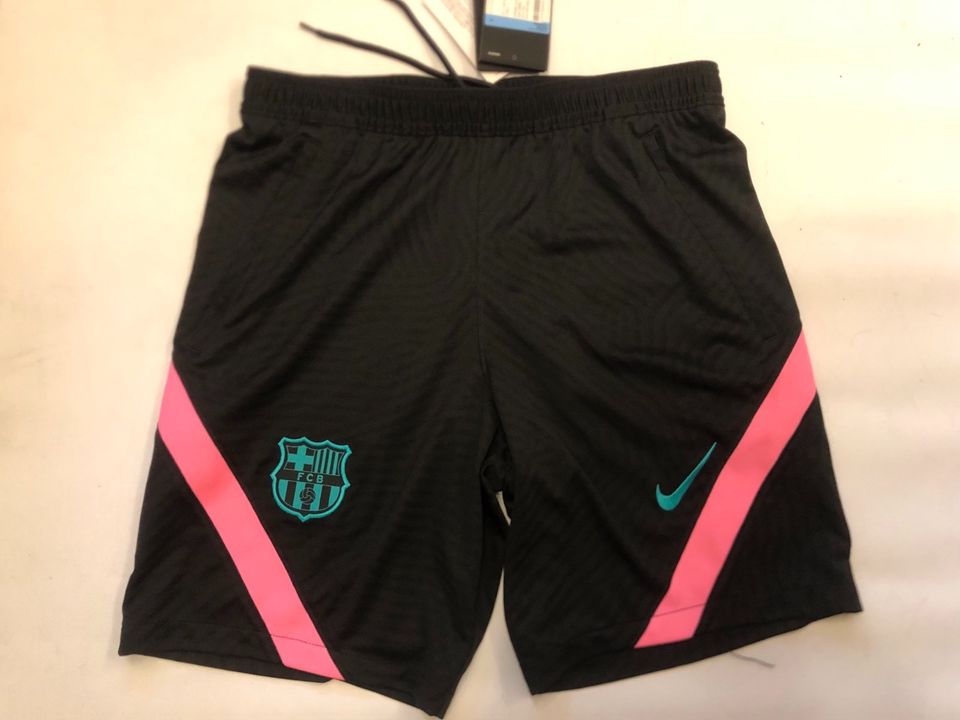 Nike Barcelona Shorts kurze Hosen Neu Gr.M in Neu-Isenburg