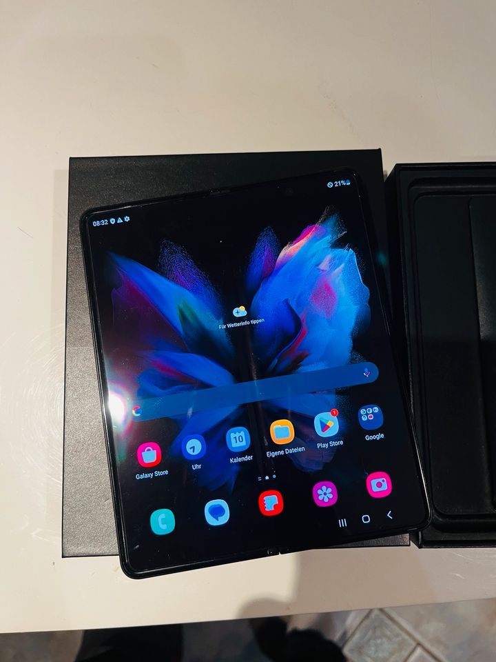 Samsung Galaxy Fold 3 256 GB Schwarz in Schlieben