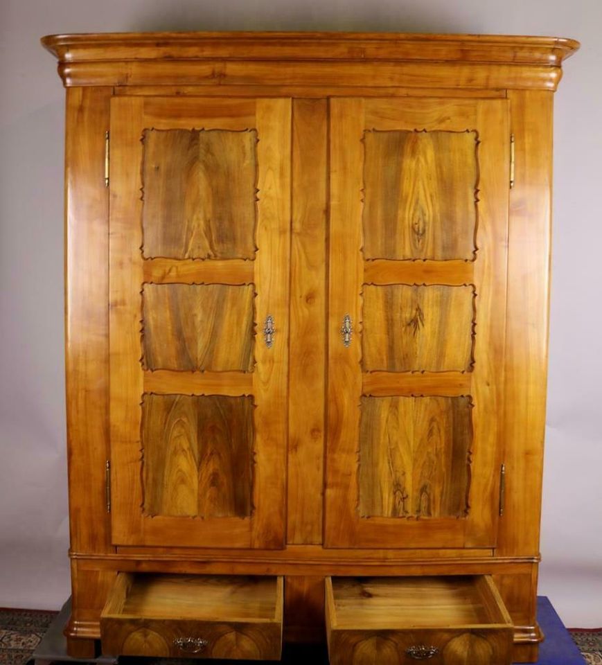 Pfälzer Antikschrank Kirschbaum u. Nußbaum 1860  #12240 in Walldorf