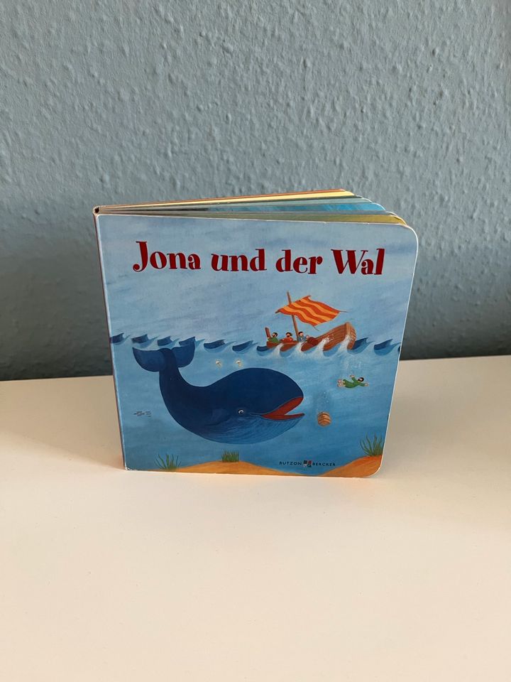 Buch Jona und der Wal in Wiesbaden