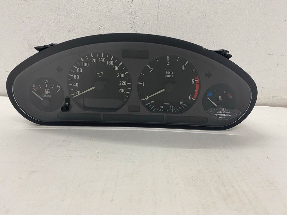 BMW E36 Touring Limousine Diesel Tacho 8379814 Tachometer in Olpe